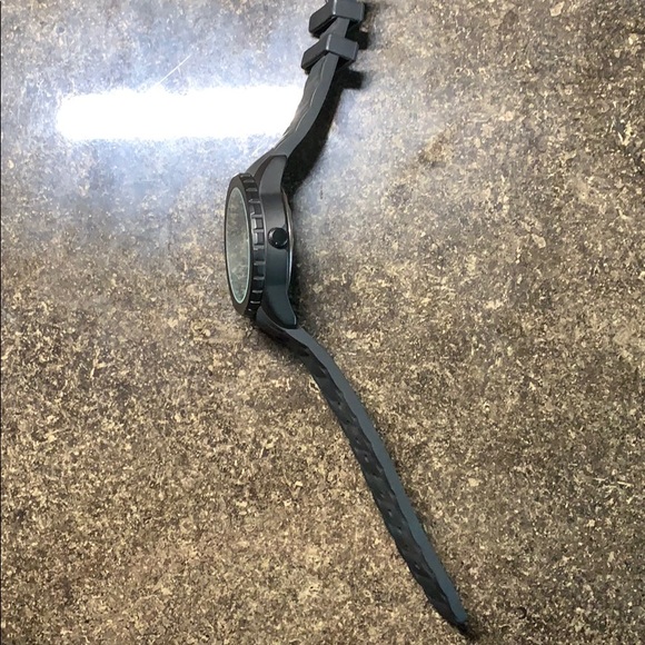 Structure Watch - Picture 2 of 3